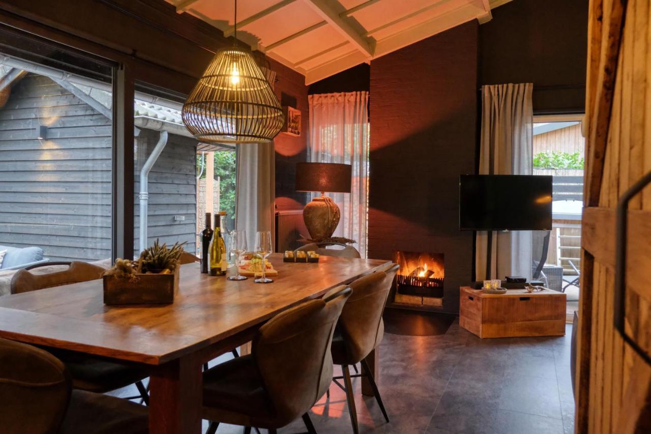 Lodge In Een Bosrijke Omgeving Met Hottub & Sauna Opt Rheezerveen Exterior photo