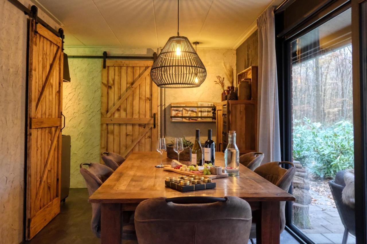 Lodge In Een Bosrijke Omgeving Met Hottub & Sauna Opt Rheezerveen Exterior photo