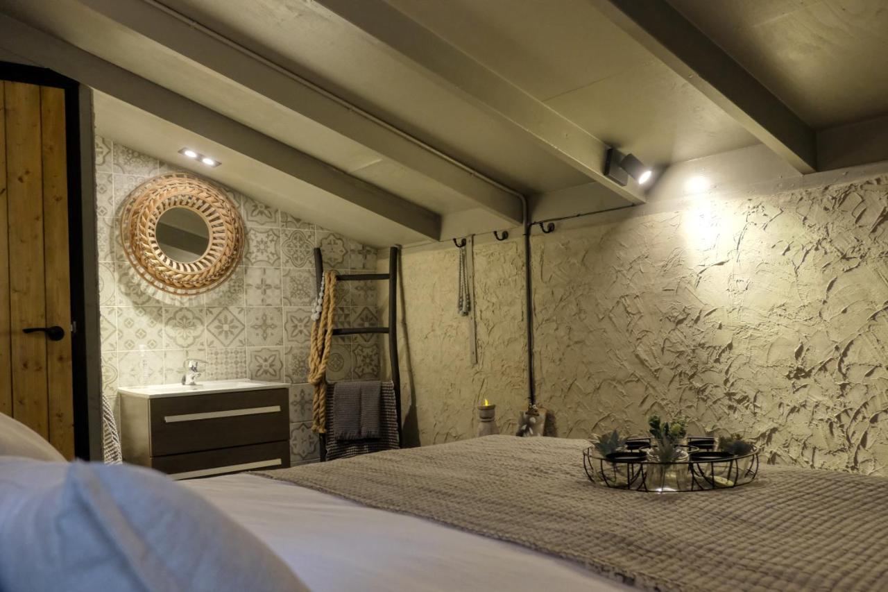 Lodge In Een Bosrijke Omgeving Met Hottub & Sauna Opt Rheezerveen Exterior photo